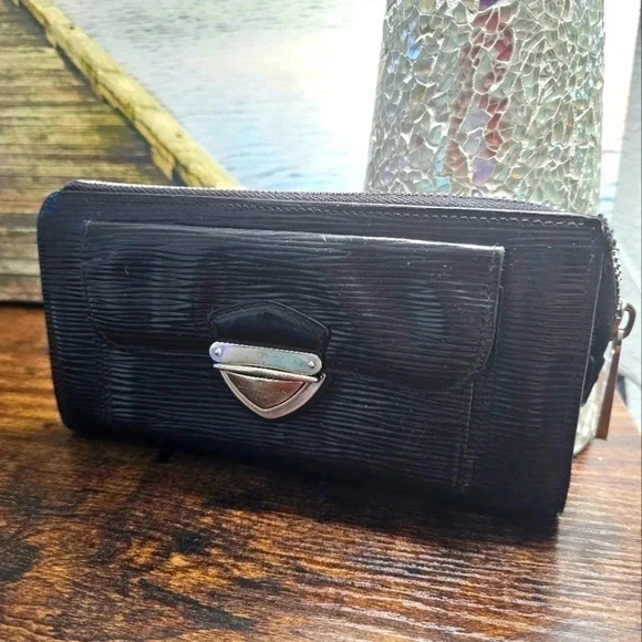 Louis Vuitton Electric Leather Clutch/Wristlet - Picture 4 of 16